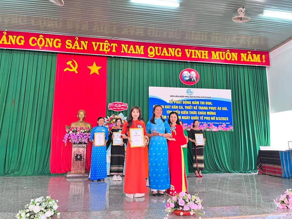 Chị Vi Thị Yến Hội viên Chi hội phụ nữ buôn Thái, xã Ea Kuếh gương phụ nữ điển hình trong thực hiện phong trào thi đua xây dựng người phụ nữ Đắk Lắk thời đại mới
